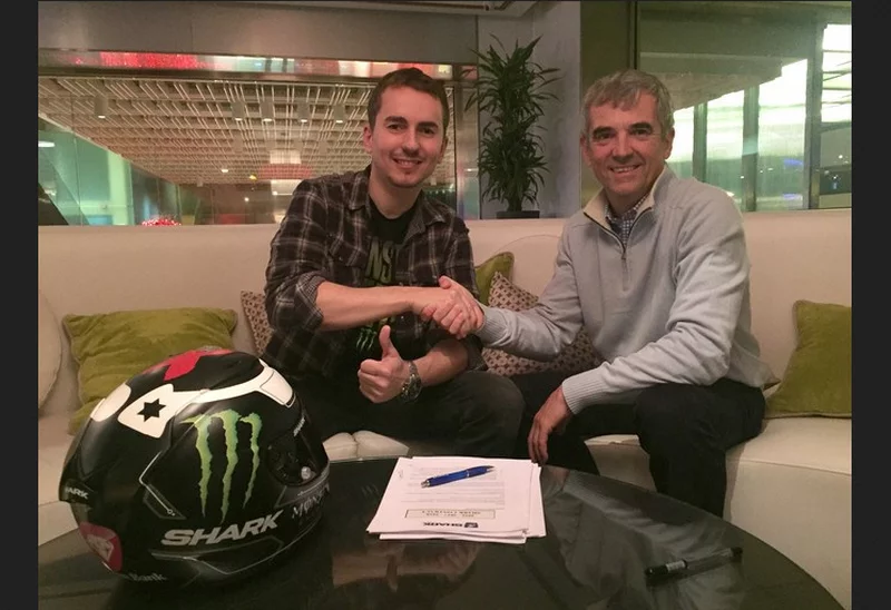 Lorenzo akan menggunakan Helm Shark di musim MotoGP 2016