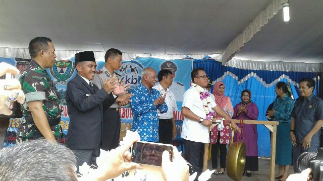 Bupati Muzakir Sai Sohar Resmikan Kegiatan Pencanangan kampung KB tingkat Kabupaten di Dusun III, Desa Gunung Raja, Kecamatan Rambang Dangku.
