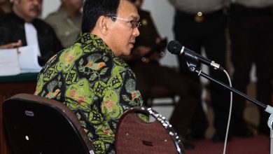 Basuki Tjahaja Purnama Ahok mengikuti sidang tuntutan Jaksa
