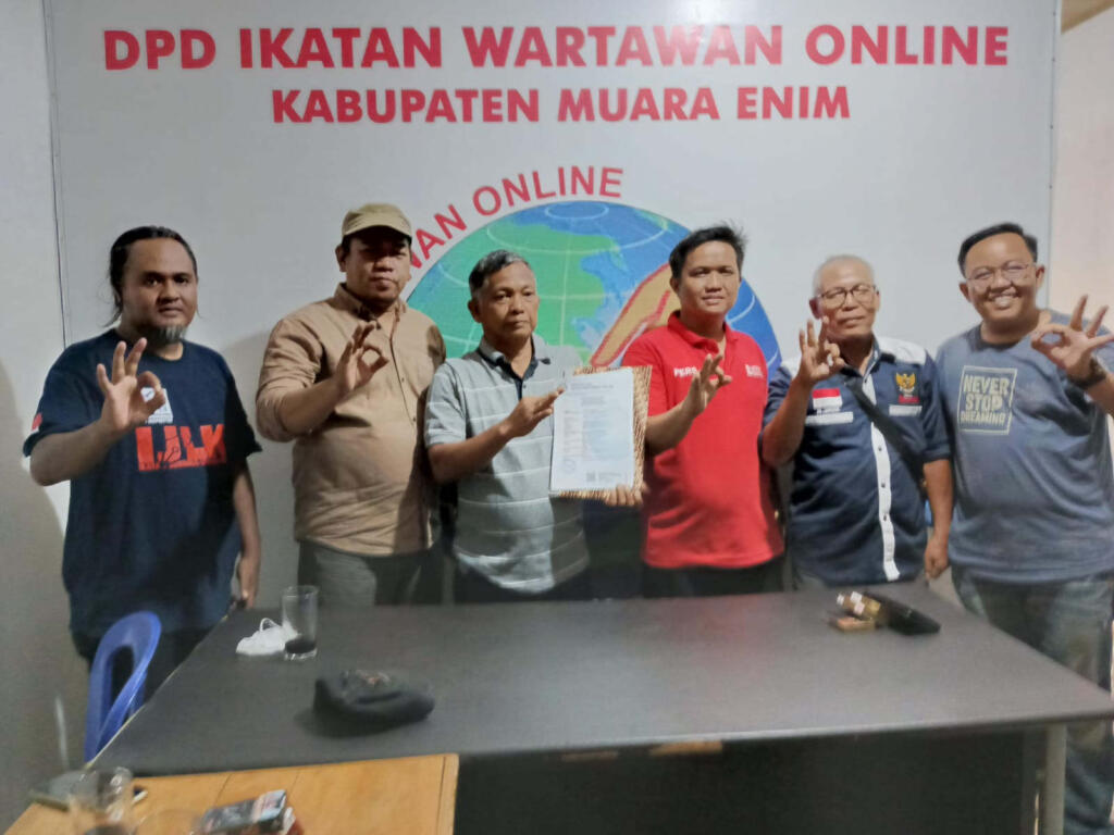 Ketua DPW serahkan SK Pengurus DPD IWO Kabupaten Muara Enim