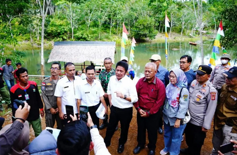 Gubernur Silaturahmi bersama Masyarakat Desa Sumber Rahayu di Wisata Air Betung