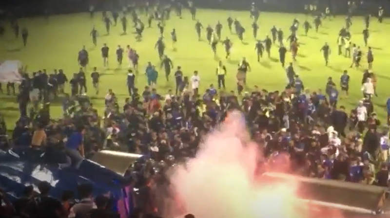 Kerusuhan di Stadion Kanjuruhan Pasca Persebaya vs Arema FC Telan Ratusan Korban Jiwa