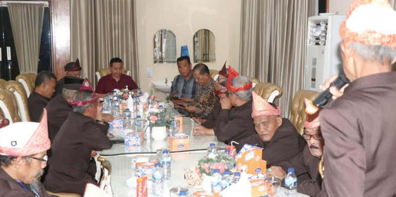 Pemangku Adat dari 25 Marga se-Kabupaten Muara Enim Silaturahmi dengan PJ Bupati di Balai Agung